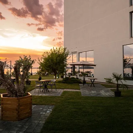 Hotel Oba Luxury Boutique Mamaia